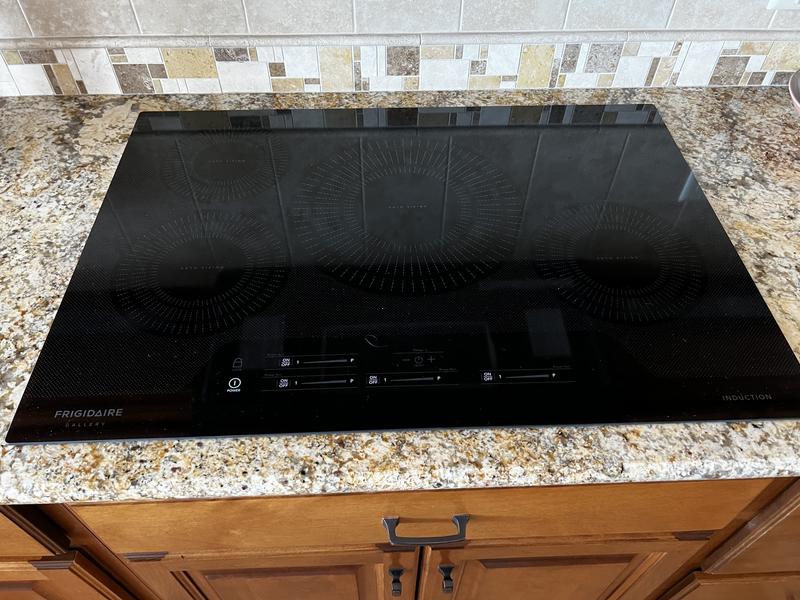 Frigidaire Gallery 30'' Gallery Induction Cooktop in Black