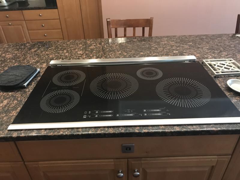 Frigidaire Gallery GCCI3667AB Cooktop with TempLock™ | Abt