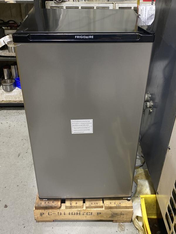 FRIGIDAIRE Compact Refrigerator FFPE3322UM