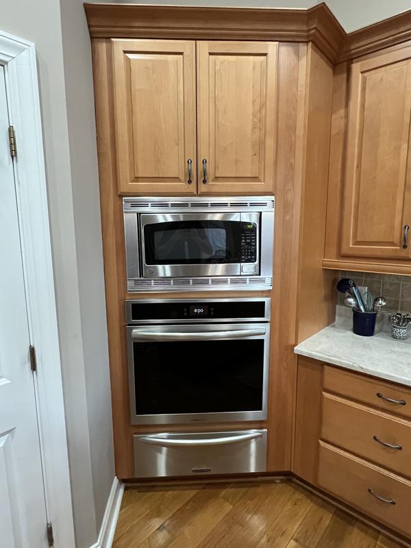 Frigidaire 27-in Single Electric Wall Oven Single-fan Self