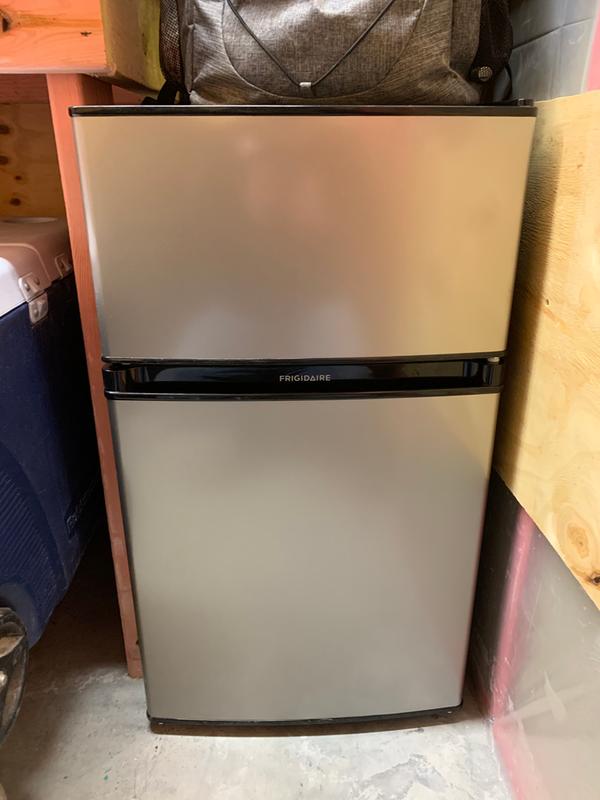 Frigidaire FFPS3133UM 3.1 Cu. ft. Compact Refrigerator - Silver