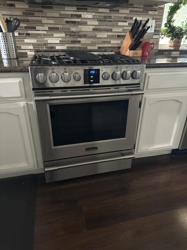 Frigidaire Professional 30'' Front Control Gas Range with Air Fry Stainless  Steel-PCFG3078AF