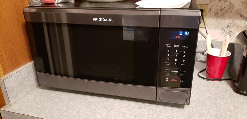 Frigidaire® Countertop Microwave-Black-FFCE1638LB
