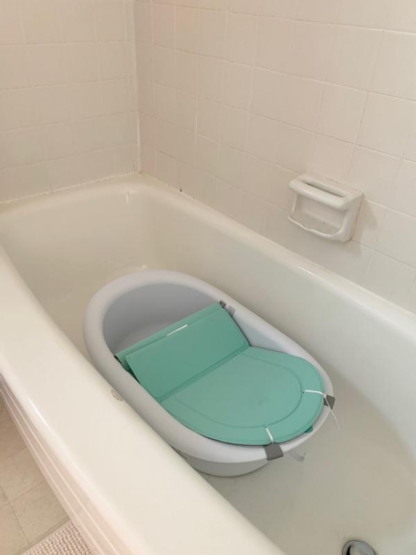 Frida Baby 4-in-1 Grow-with-Me Bath Tub| Transforms Infant Bathtub to  Toddler Bath Seat with Backrest for Assisted Sitting in Tub