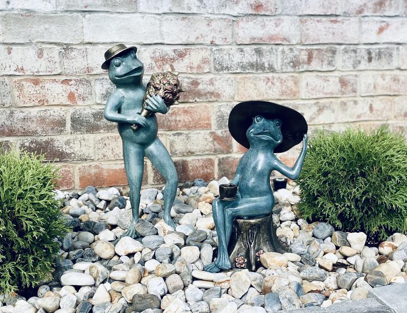 Outdoor Frog Statue Makeover Before and After - Intelligent Domestications