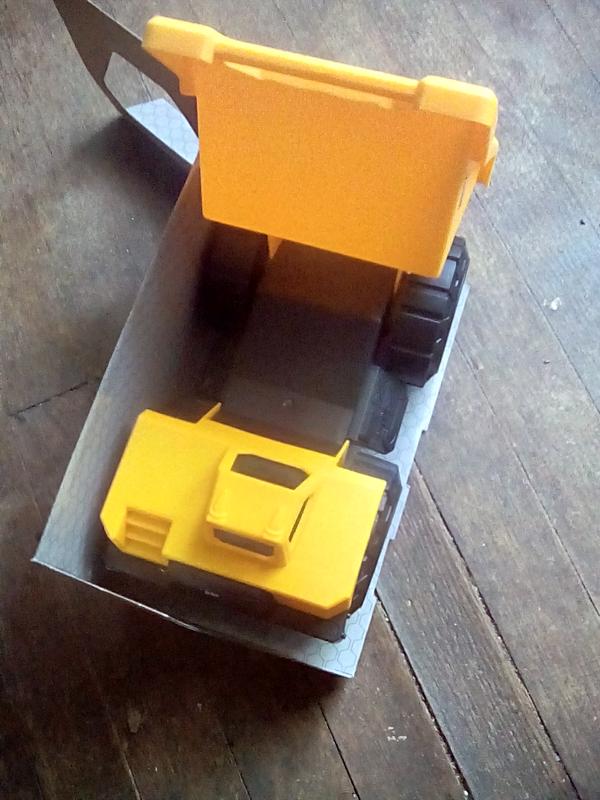 Easy to use dump Part of the dump truck.