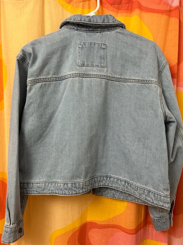 Review Thumbnail Image 0 382329518