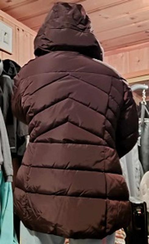 Nice low, curved back to cover the butt and no seam for snow to get in at the hood.