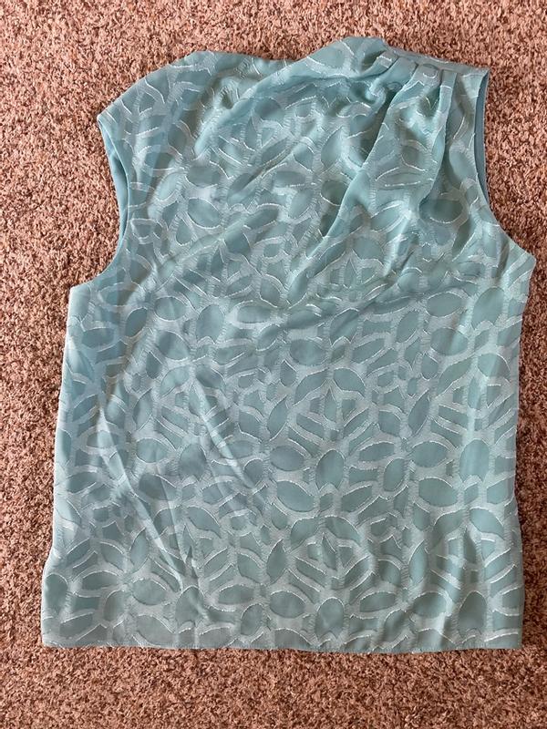 Customer photo for "Sleeveless blouse"