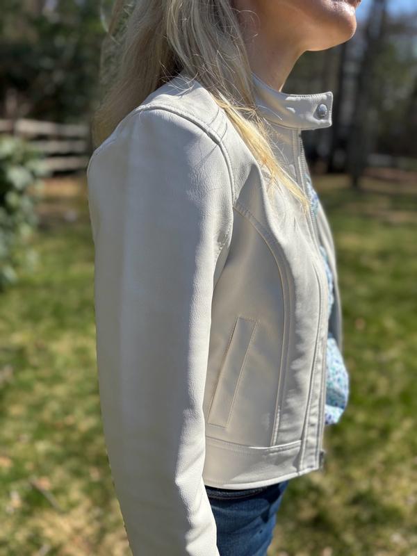 Review Thumbnail Image 1 383615807