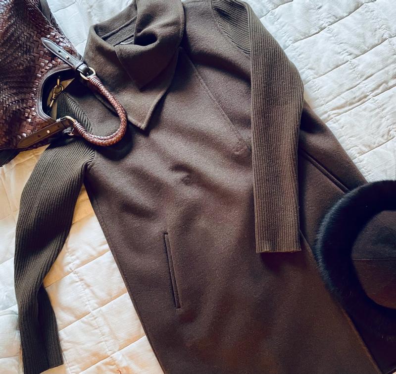 Customer photo for "Stylish design, rich chocolate color"