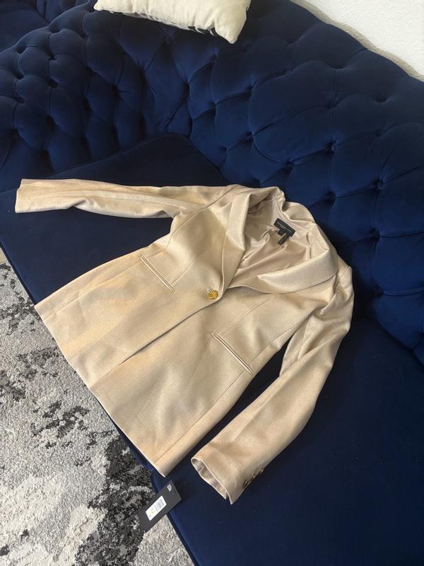 Customer photo for "I  really love this blazer"
