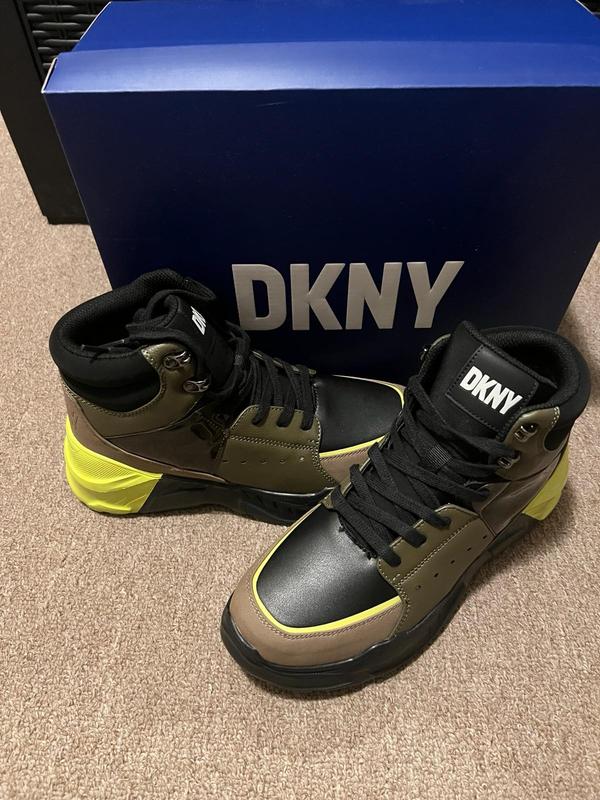 DKNY Men display picture 3