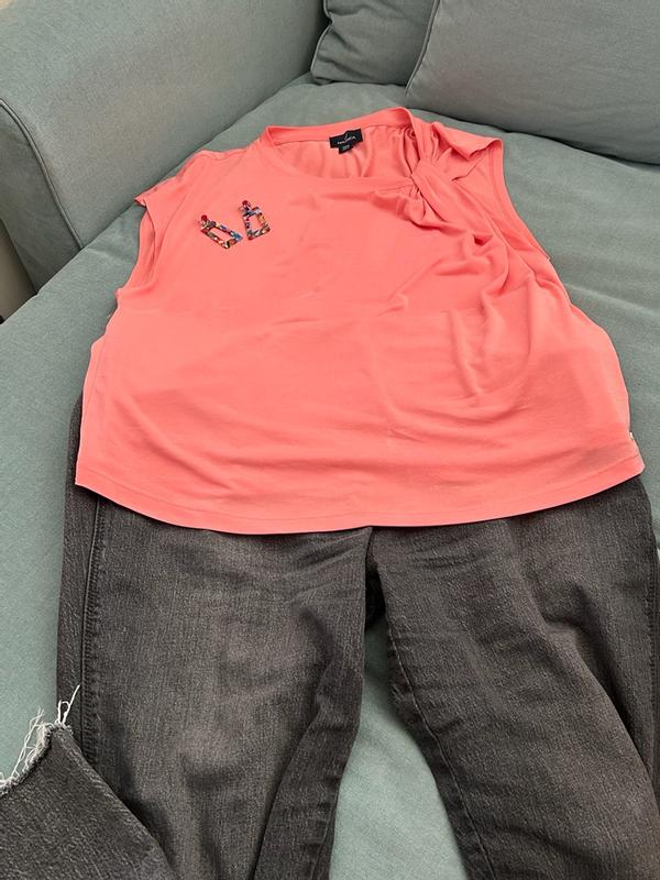 Customer carousel item 8.