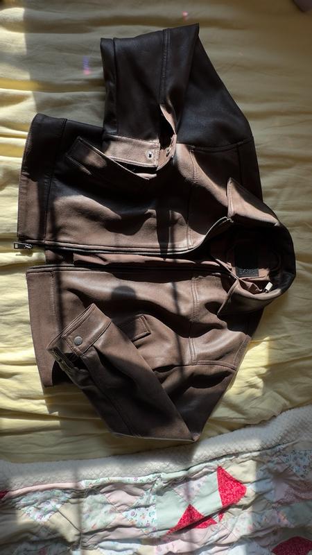 Review Thumbnail Image 0 383570916