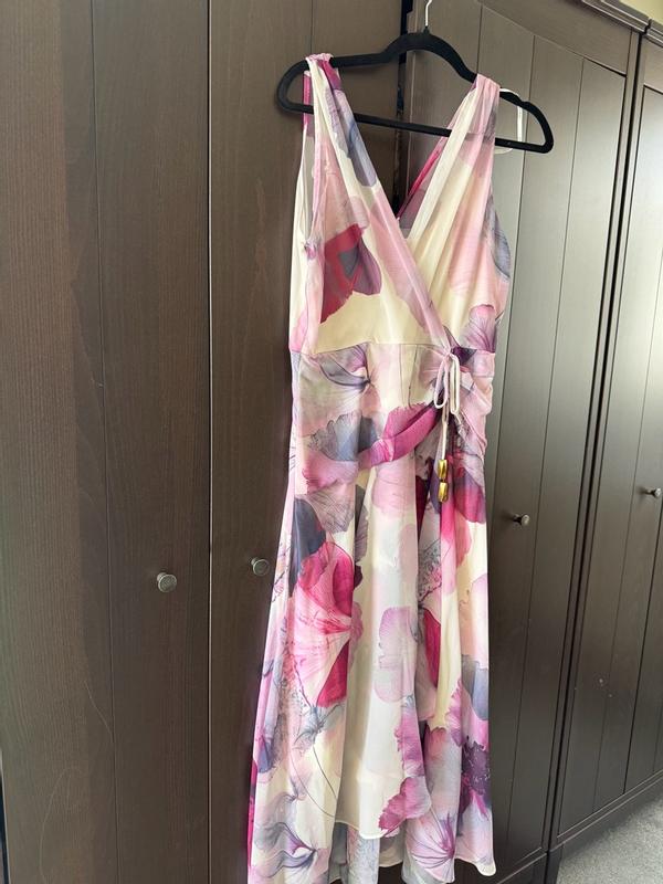 Customer photo for "Beautiful , fashionable summer dress"