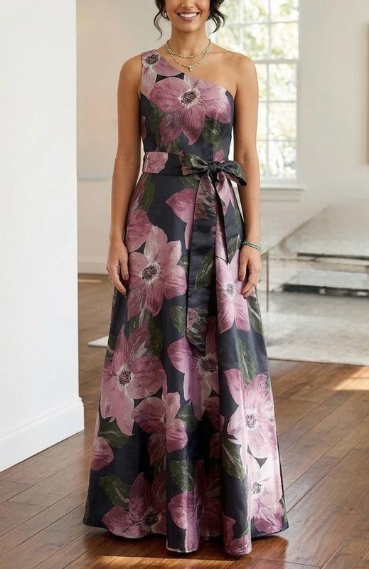 Customer photo for "Pretty dress"
