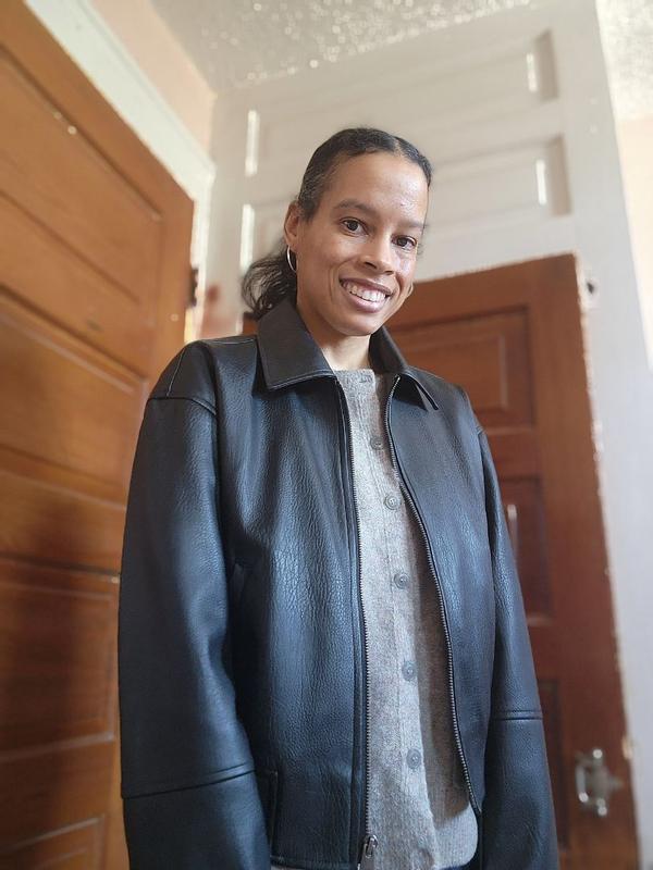 Review Thumbnail Image 0 382877583