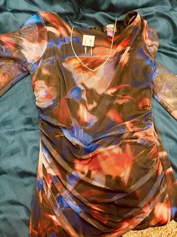 Customer photo for "It’s too much material. I think it’s meant for a very hour glassed body."