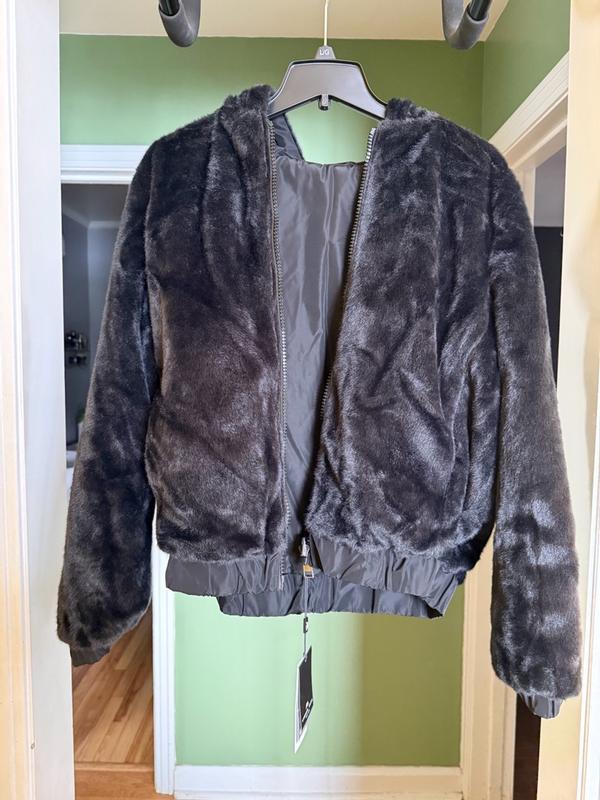 Review Thumbnail Image 0 377824338