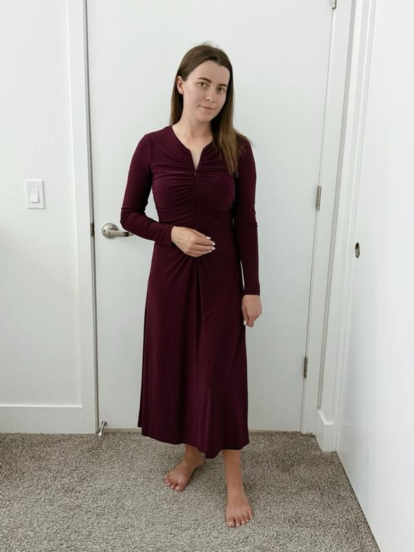 Customer photo for "It’s one of those dresses that makes you feel confident and beautiful😍"
