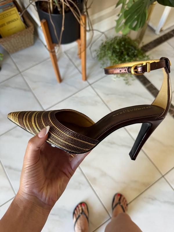 Customer photo for "GORGEOUS SHOE!"