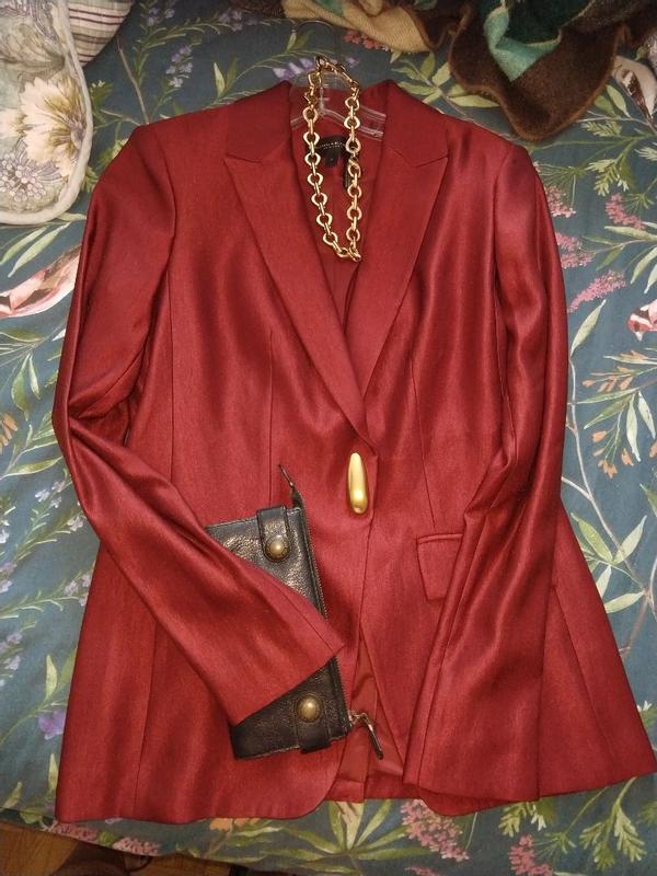 Customer photo for "Chic sexy stylish mature look"