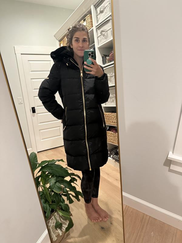 Nice deep pockets & love the gold zipper