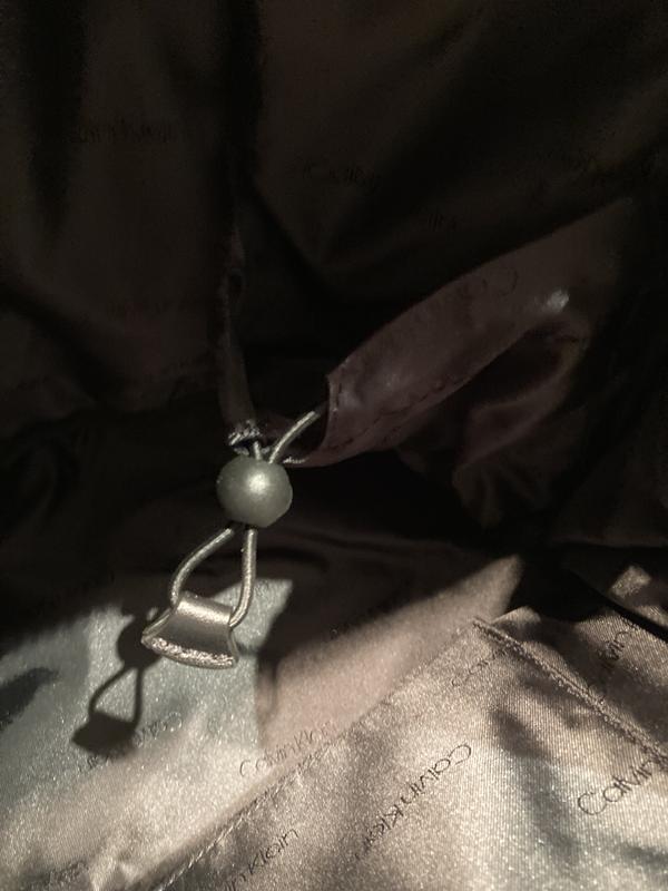 Bunge like closure for interior pockets