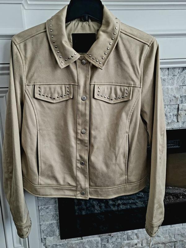 Review Thumbnail Image 0 379057406