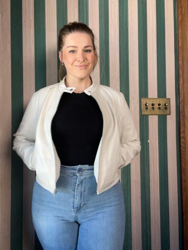 Review Thumbnail Image 0 383632924