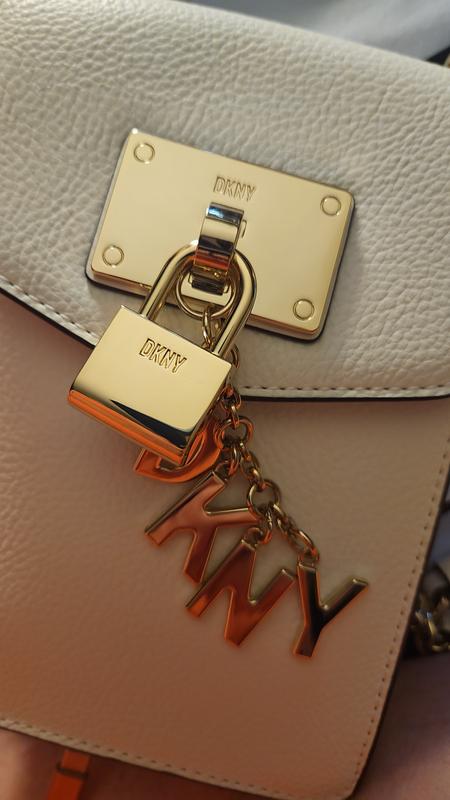 Front flap with lock