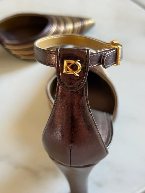 Customer photo for "GORGEOUS SHOE!"