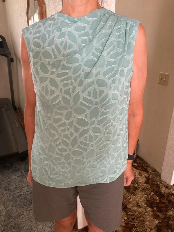 Customer photo for "Sleeveless blouse"