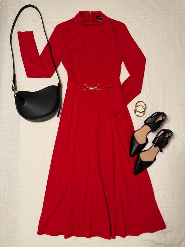 Customer photo for "Beautiful dress with high-end hardware"