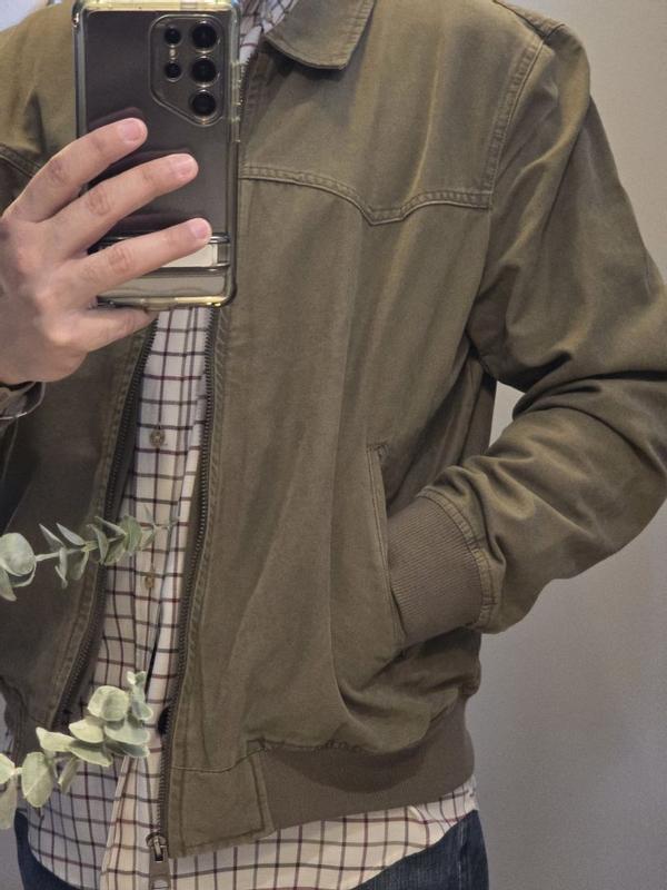 Customer carousel item 11.