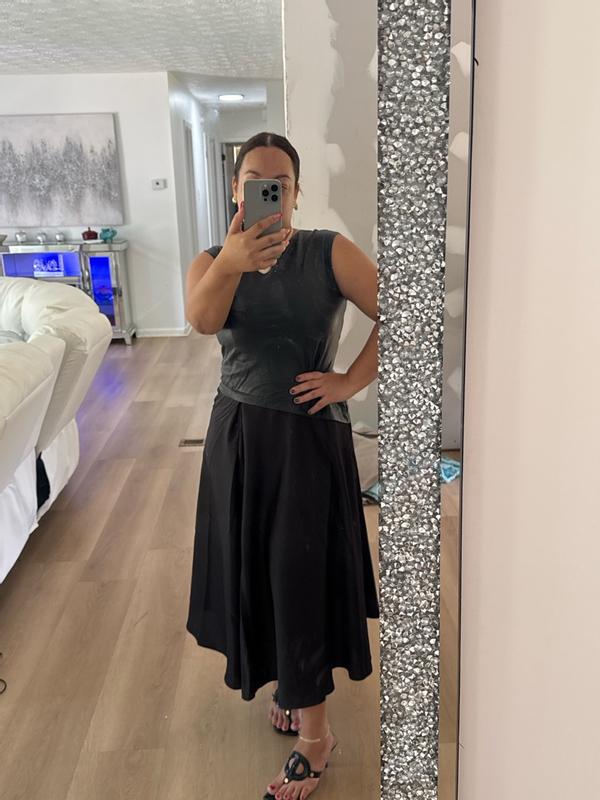 Customer photo for "It’s elegant,comfortabl, and easy to style for any occasion."