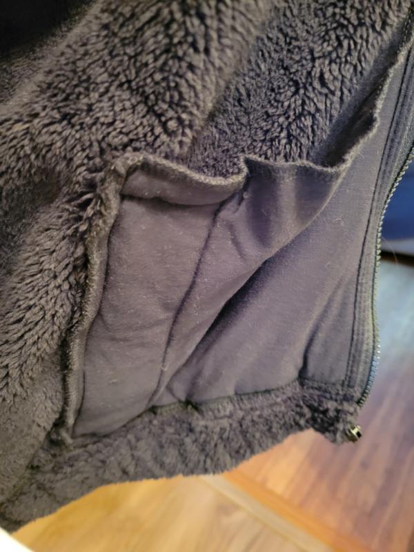 Large pocket like this on left and right inside