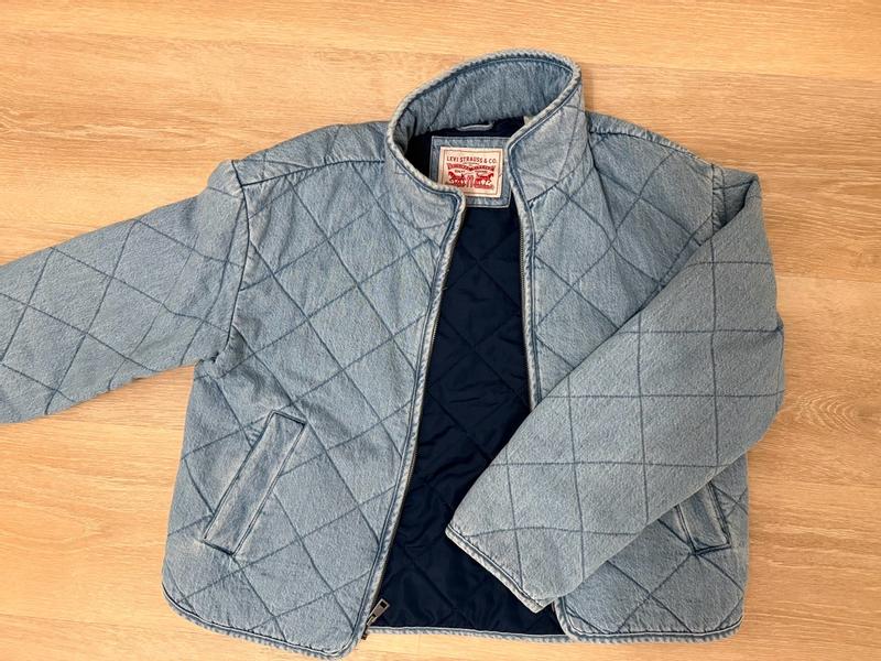 Customer carousel item 12.