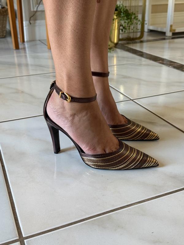 Customer photo for "GORGEOUS SHOE!"