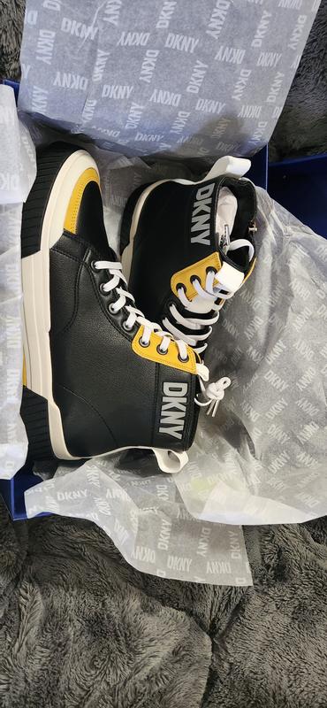 Both shoes, top down