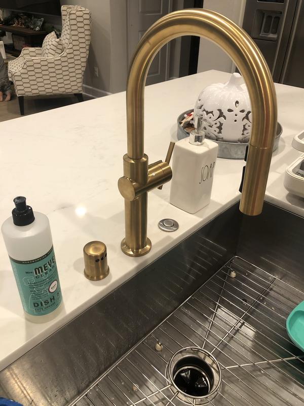 Crue Touchless faucet