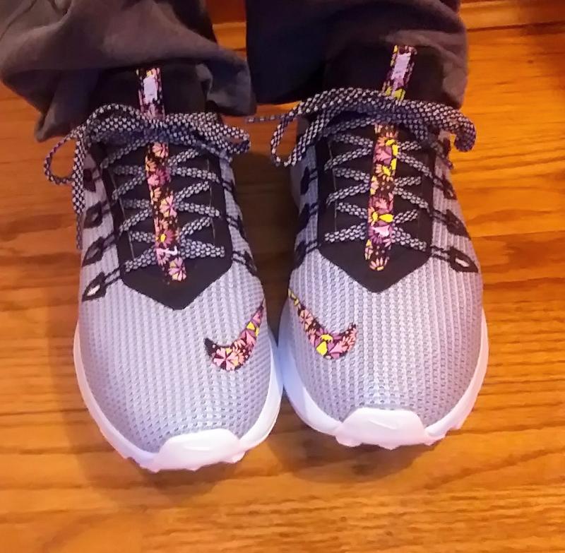 women's nike quest se