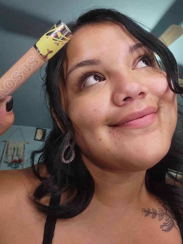 Customer photo for "Lightweight brightening and blends beautifully for a natural finish."