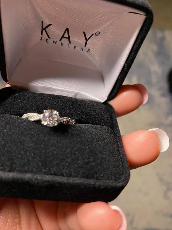 kays engagement ring in box