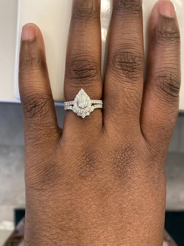 Pear shaped engagement ring neil outlet lane