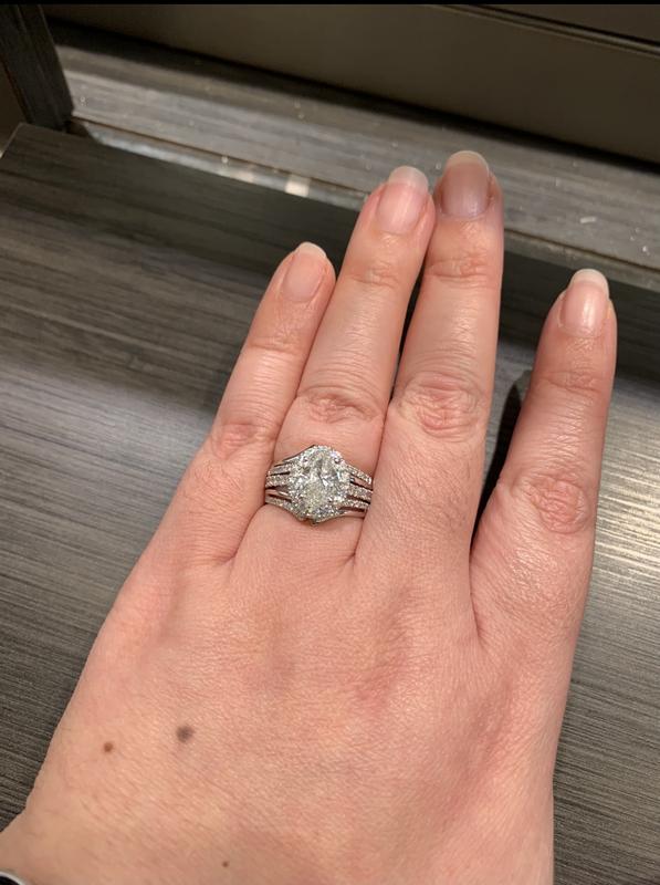 Neil lane oval on sale cut engagement ring