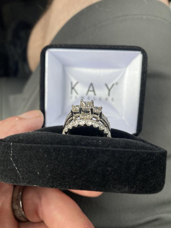 Previously Owned Ring 1-1/2 ct tw Diamonds 14K White Gold | Kay Outlet