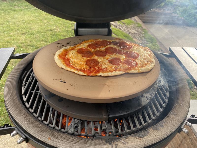 Pizza on kamado clearance grill