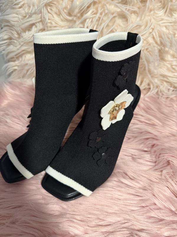 Customer photo for "Sandals on, looking fabulous!"
